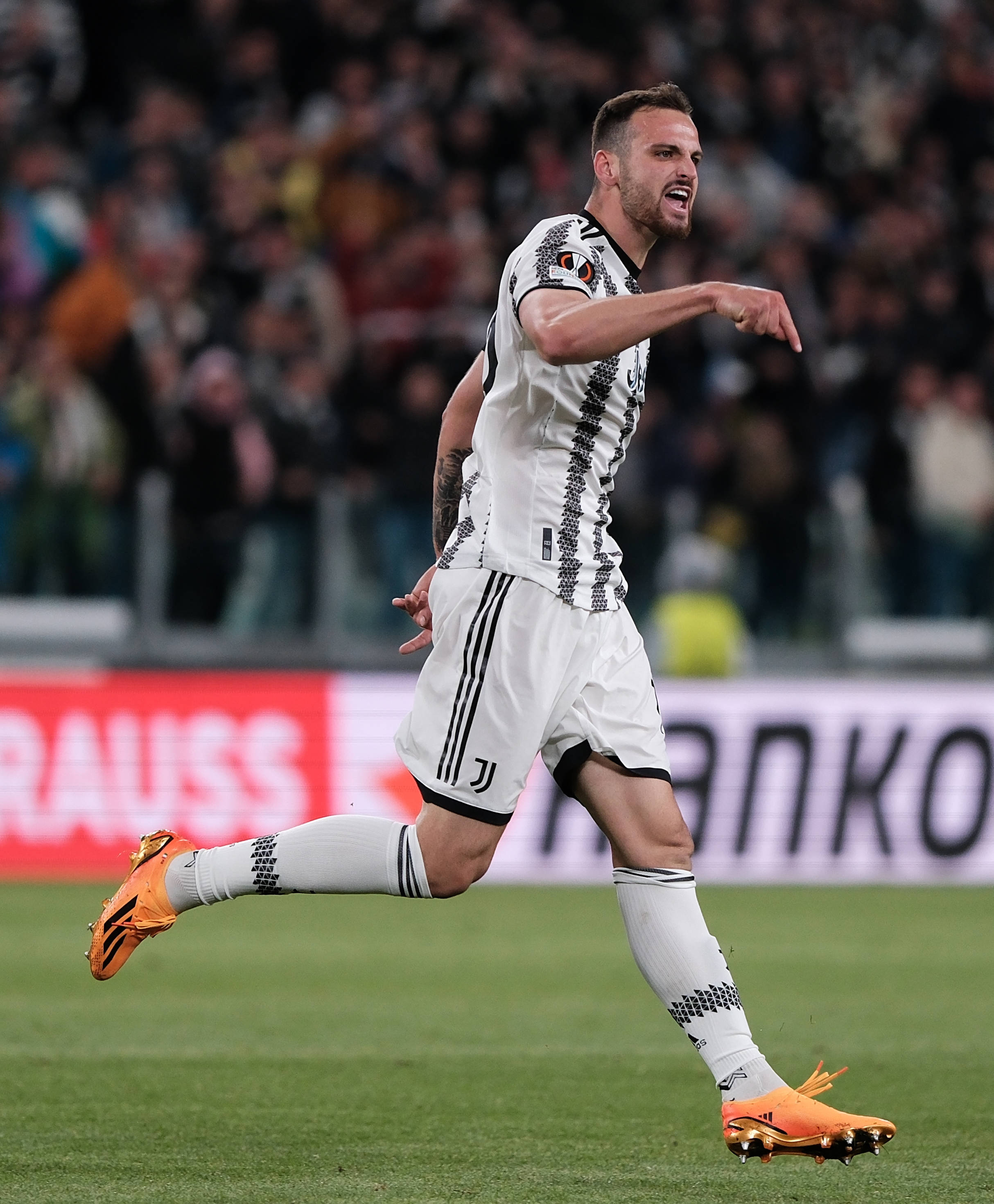 尤文力克里昂,贝尔补时绝平欧冠 尤文力克里昂,贝尔补时绝平欧冠