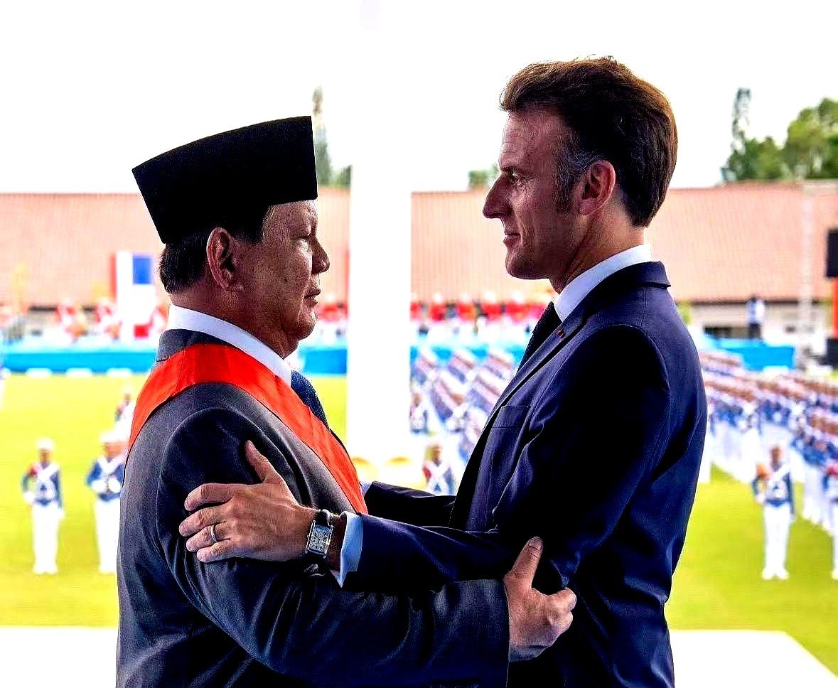 巴黎圣日耳曼战平拜仁，阿扎尔乌龙送礼英超