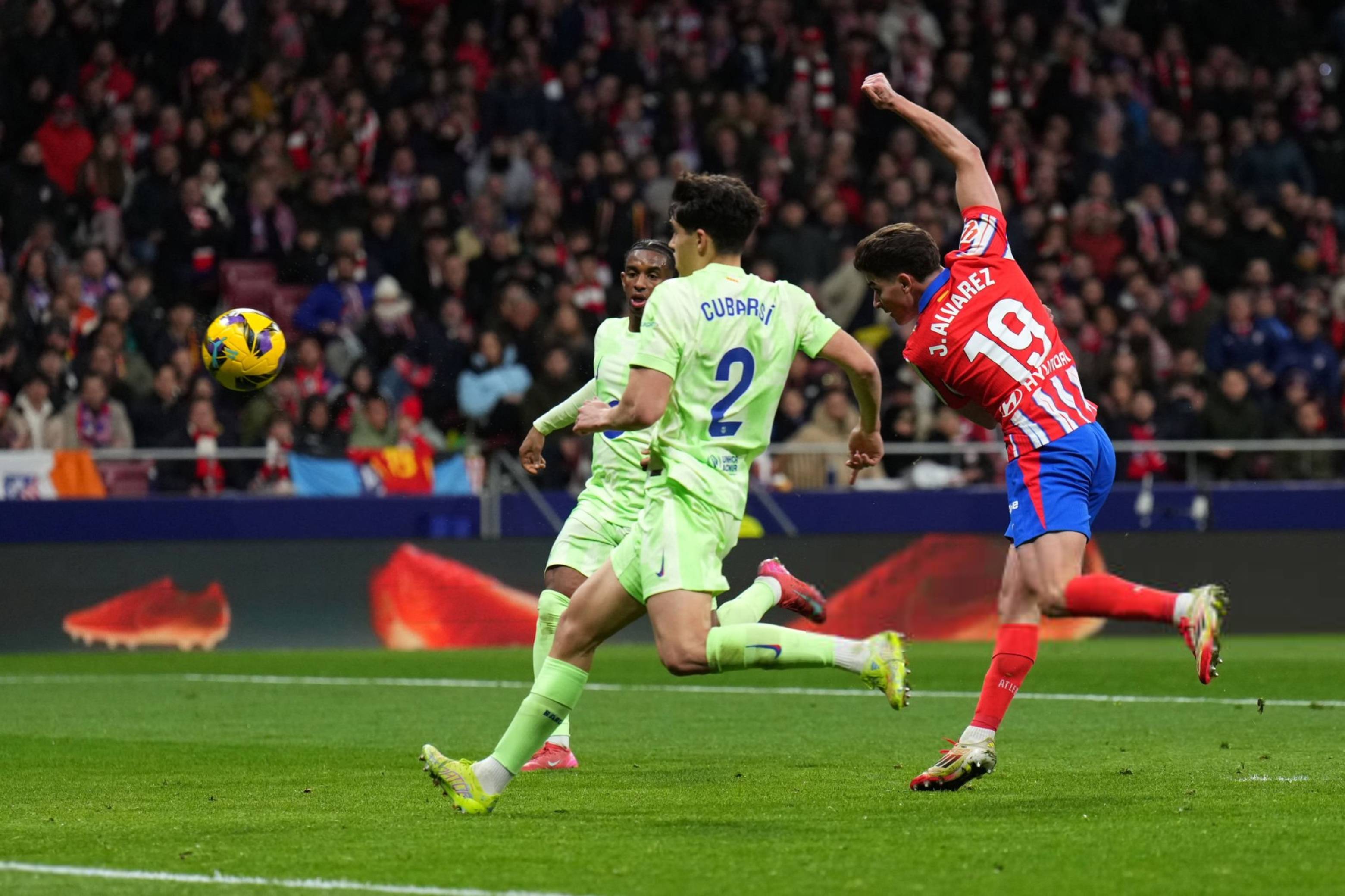 关于皇马险胜里昂，莱万补时绝平足总杯的信息